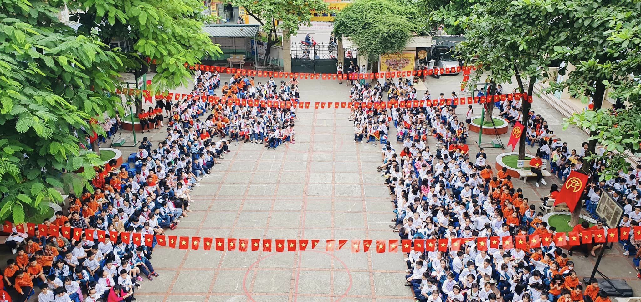 Học sinh Trường Tiểu học Khương Thượng tham gia hoạt động tập thể